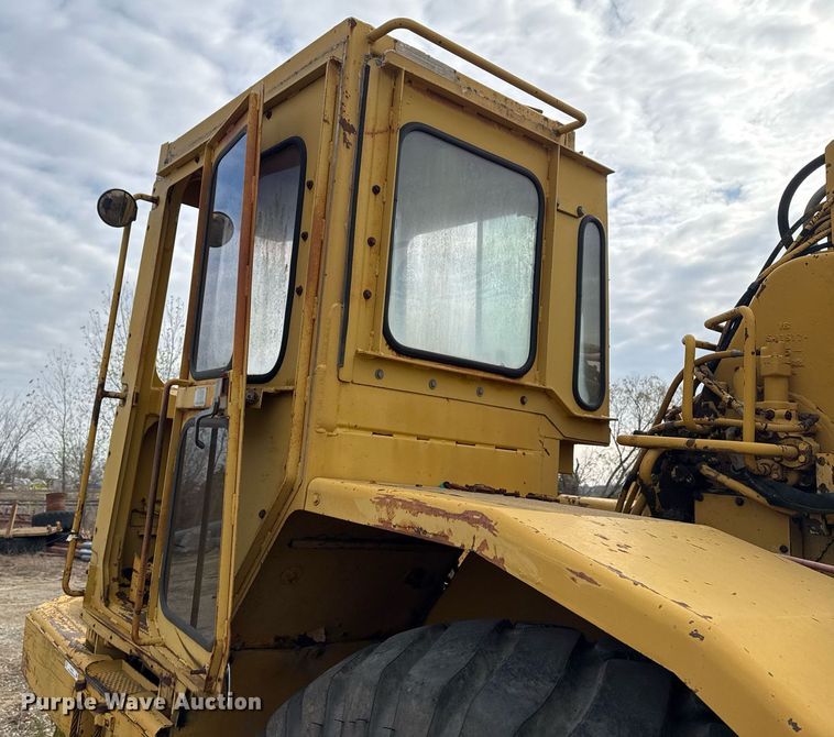image for item DJ9733 1984 Caterpillar 615 conventional scraper 