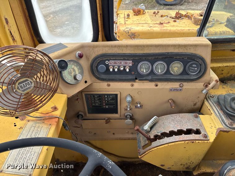 image for item DJ9733 1984 Caterpillar 615 conventional scraper 