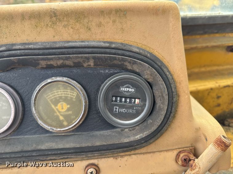 image for item DJ9733 1984 Caterpillar 615 conventional scraper 