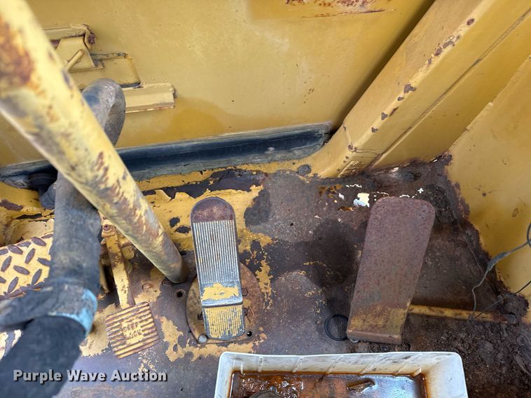 image for item DJ9733 1984 Caterpillar 615 conventional scraper 