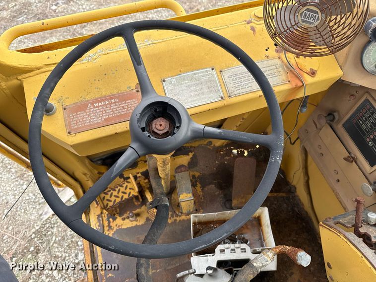 image for item DJ9733 1984 Caterpillar 615 conventional scraper 