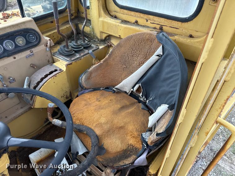 image for item DJ9733 1984 Caterpillar 615 conventional scraper 