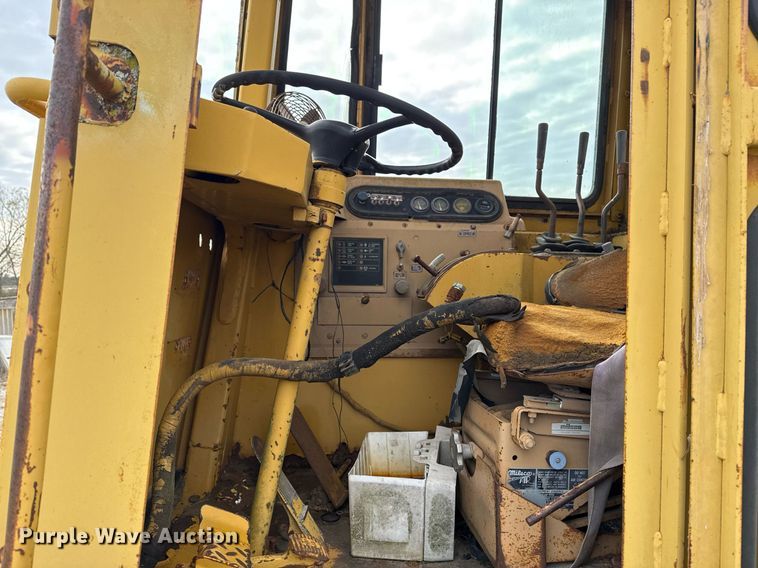 image for item DJ9733 1984 Caterpillar 615 conventional scraper 
