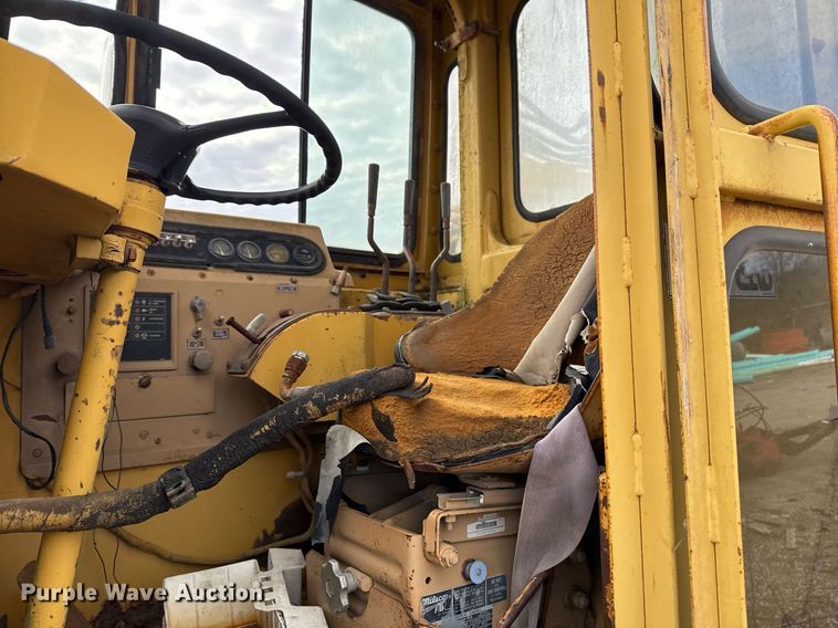 image for item DJ9733 1984 Caterpillar 615 conventional scraper 