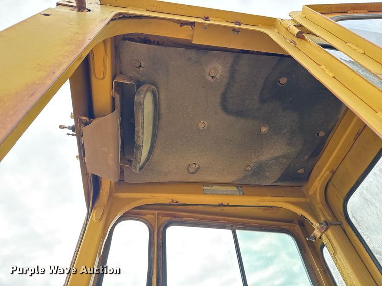 image for item DJ9733 1984 Caterpillar 615 conventional scraper 