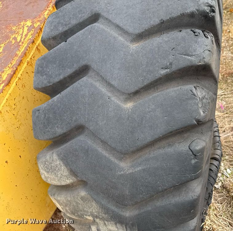 image for item DJ9733 1984 Caterpillar 615 conventional scraper 