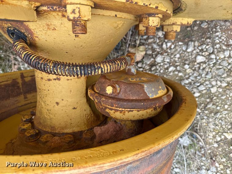 image for item DJ9733 1984 Caterpillar 615 conventional scraper 