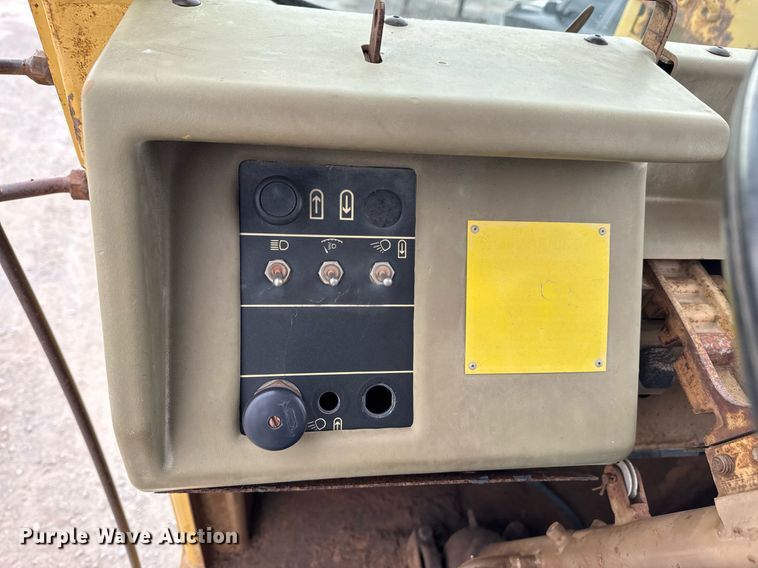 image for item DJ9740 1990 Caterpillar 621E conventional scraper 