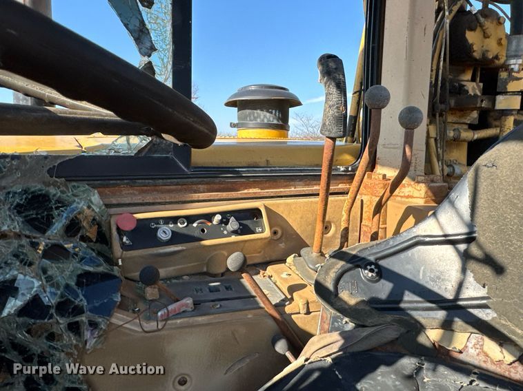 image for item DJ9747 1987 Caterpillar 621E conventional scraper 