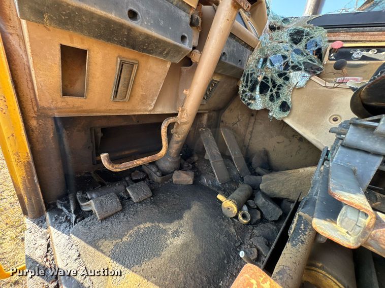 image for item DJ9747 1987 Caterpillar 621E conventional scraper 