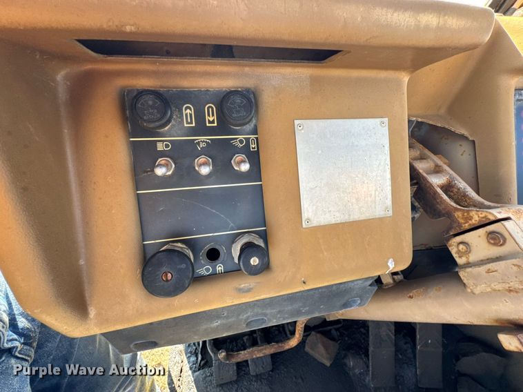 image for item DJ9747 1987 Caterpillar 621E conventional scraper 