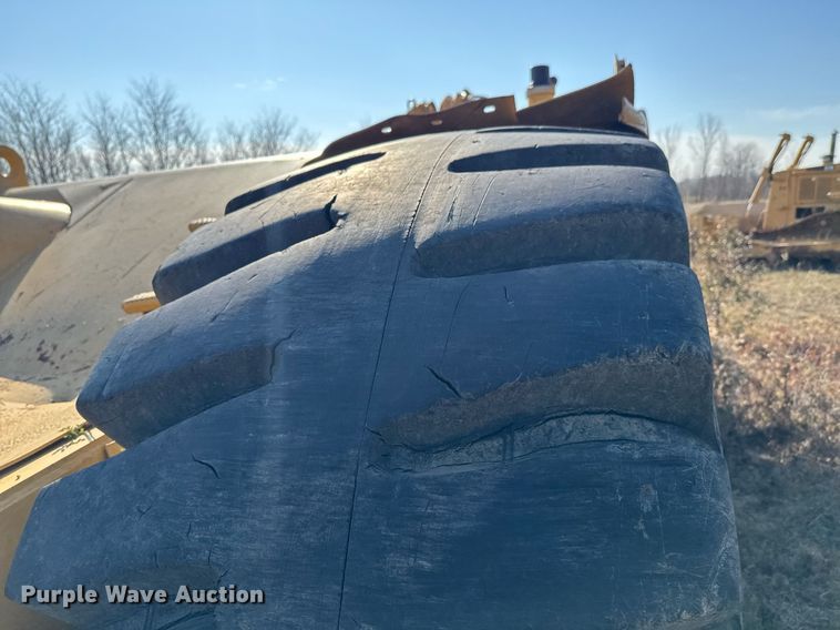 image for item DJ9747 1987 Caterpillar 621E conventional scraper 