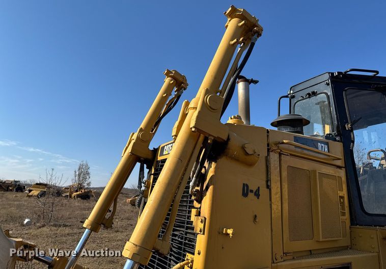 image for item DJ9748 Caterpillar D7H dozer