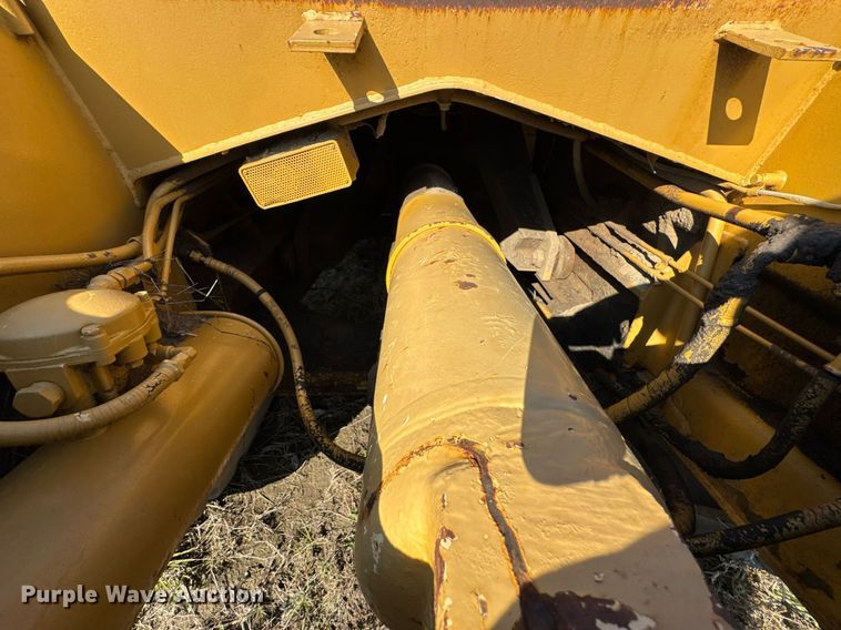 image for item DJ9749 1989 Caterpillar 615C elevating scraper