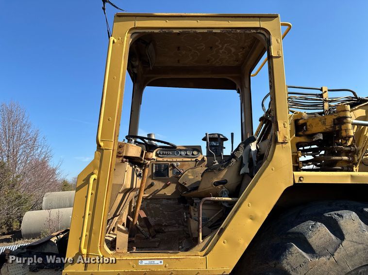 image for item DJ9749 1989 Caterpillar 615C elevating scraper