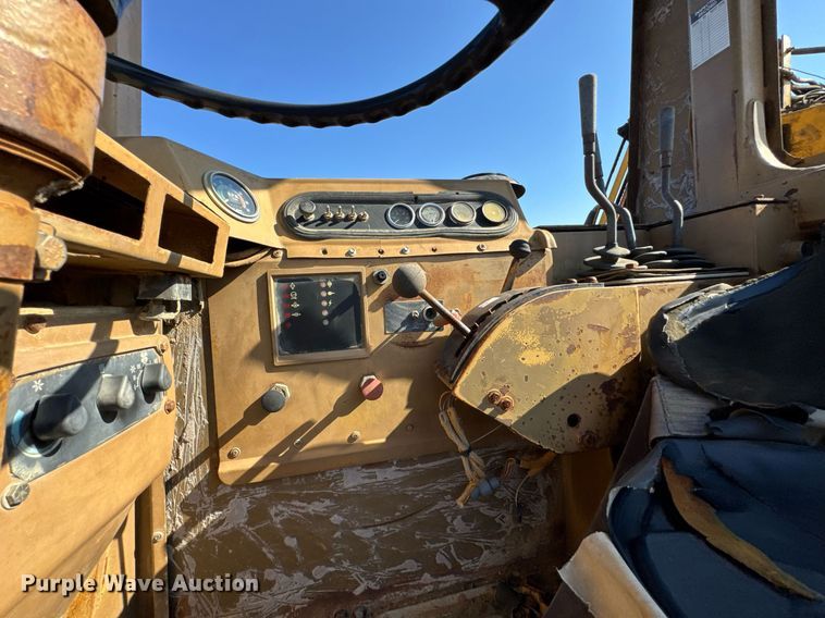 image for item DJ9749 1989 Caterpillar 615C elevating scraper