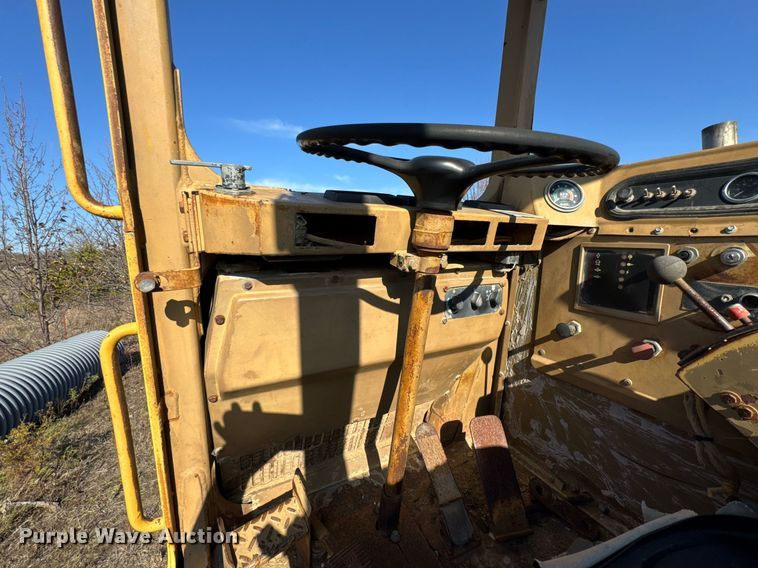 image for item DJ9749 1989 Caterpillar 615C elevating scraper