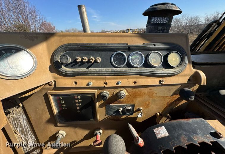 image for item DJ9749 1989 Caterpillar 615C elevating scraper