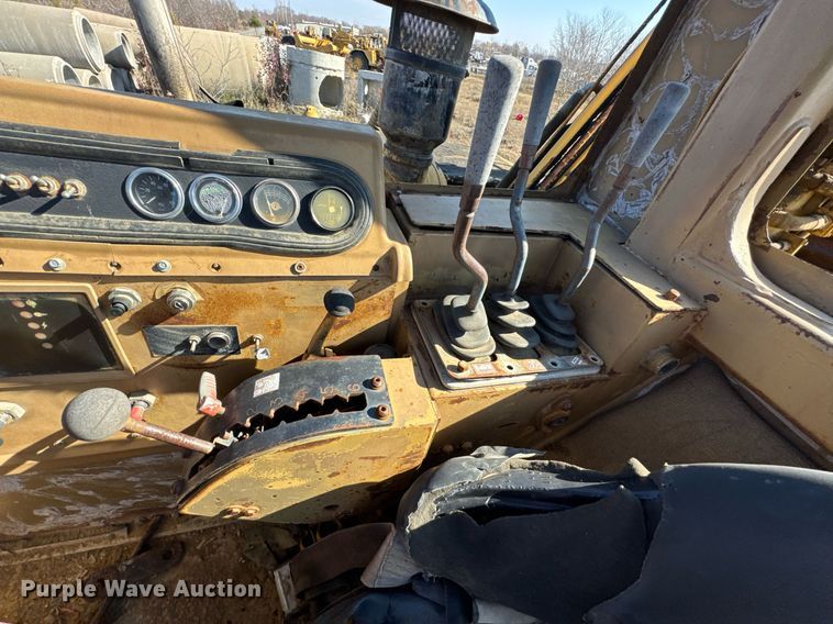 image for item DJ9749 1989 Caterpillar 615C elevating scraper