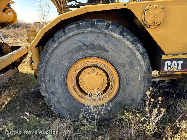 image for item DJ9749 1989 Caterpillar 615C elevating scraper