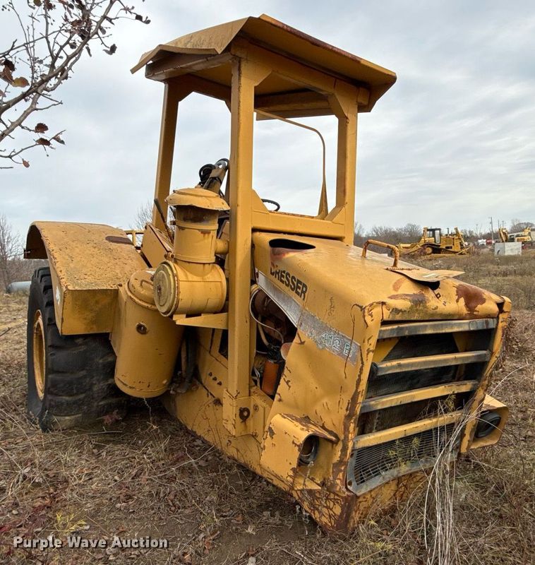 image for item DJ9759 1994 Dresser 412B scraper