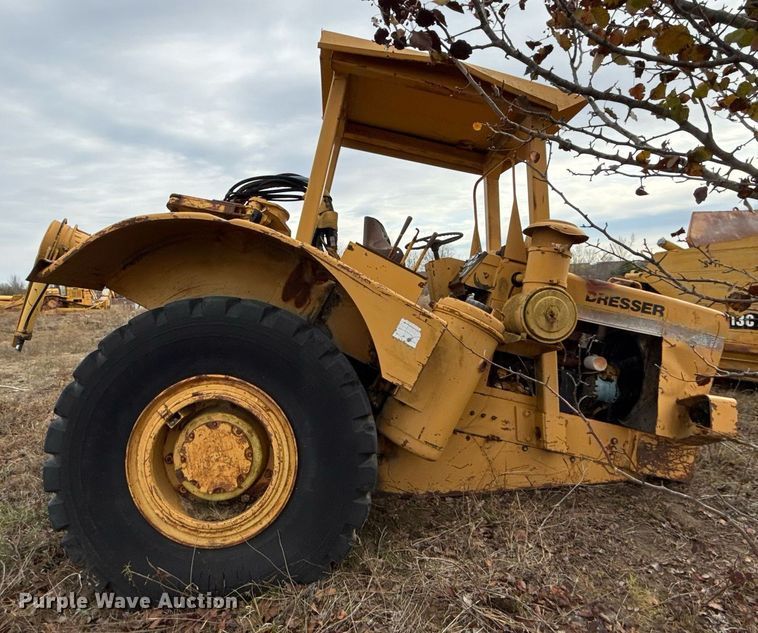 image for item DJ9759 1994 Dresser 412B scraper