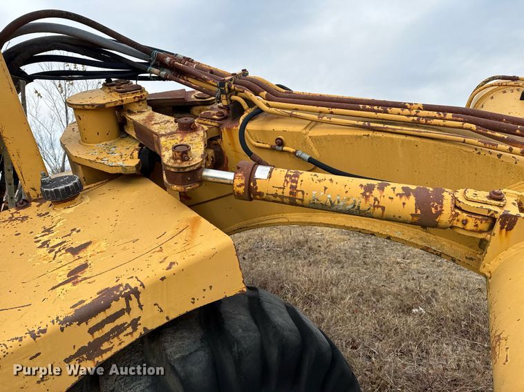 image for item DJ9759 1994 Dresser 412B scraper