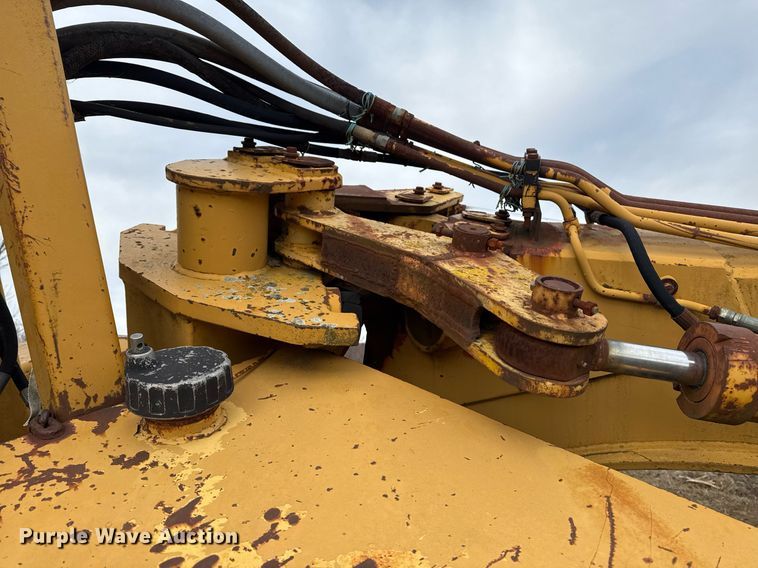 image for item DJ9759 1994 Dresser 412B scraper