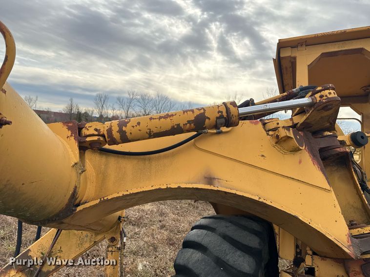 image for item DJ9759 1994 Dresser 412B scraper