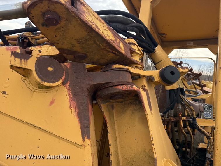 image for item DJ9759 1994 Dresser 412B scraper