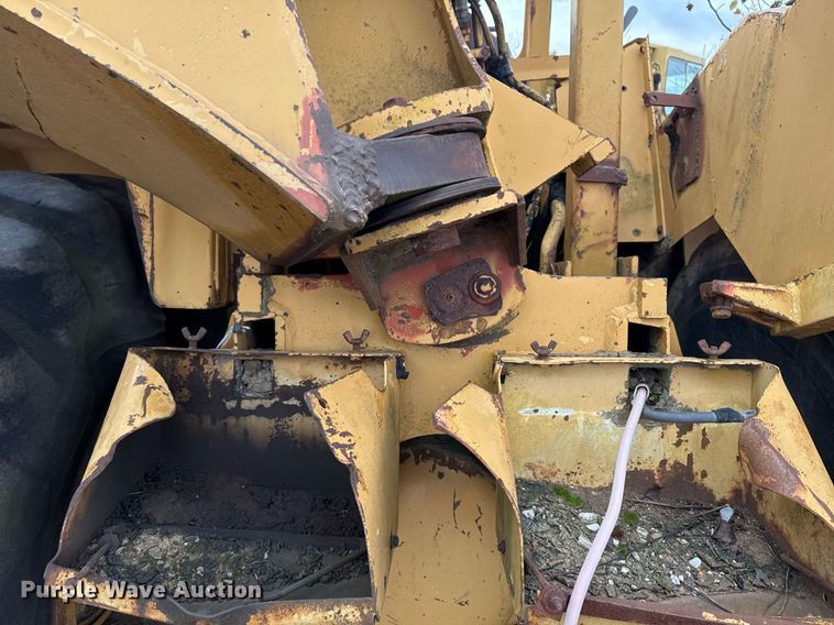 image for item DJ9759 1994 Dresser 412B scraper