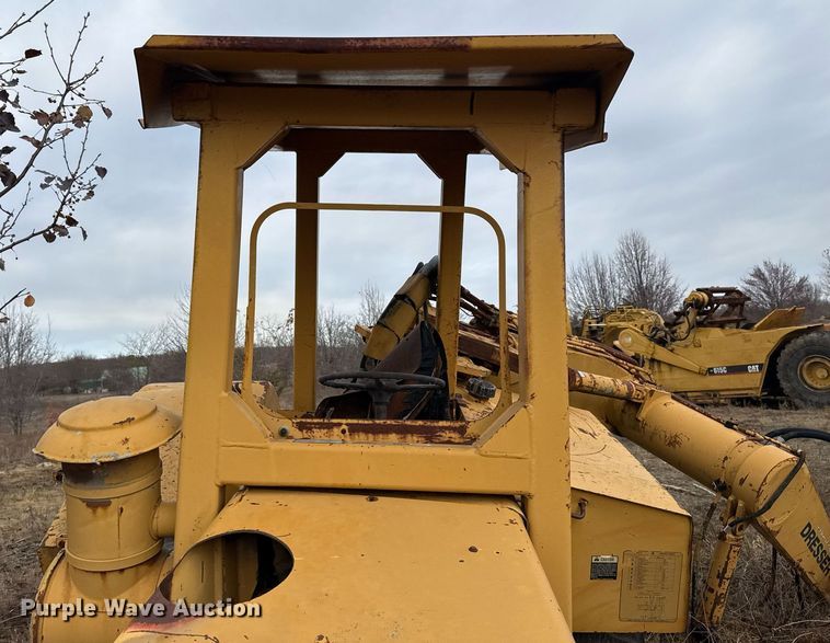 image for item DJ9759 1994 Dresser 412B scraper