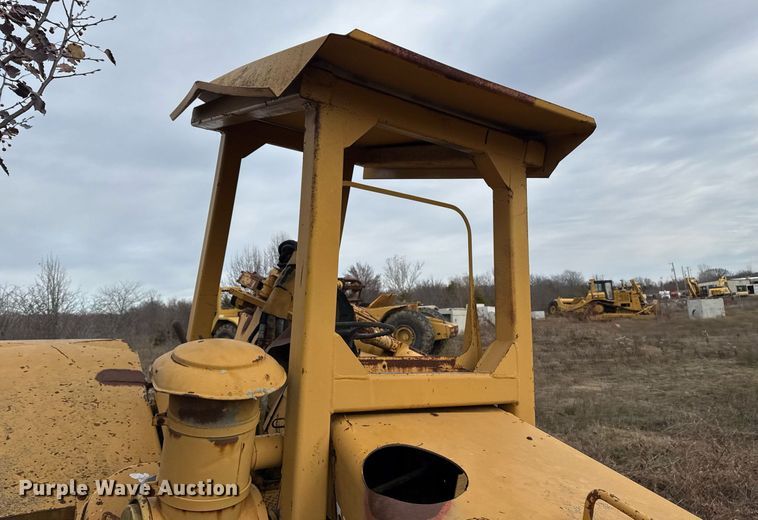 image for item DJ9759 1994 Dresser 412B scraper