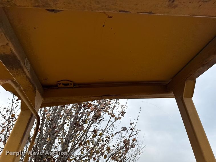 image for item DJ9759 1994 Dresser 412B scraper