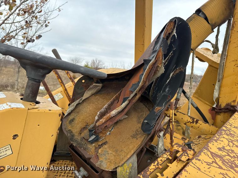 image for item DJ9759 1994 Dresser 412B scraper