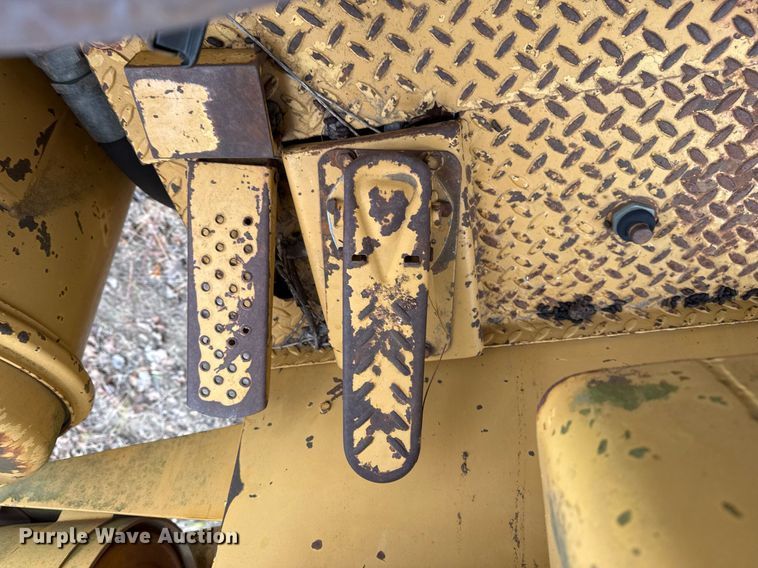 image for item DJ9759 1994 Dresser 412B scraper