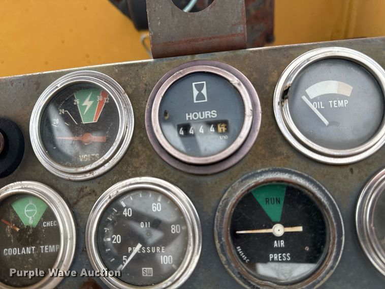 image for item DJ9759 1994 Dresser 412B scraper