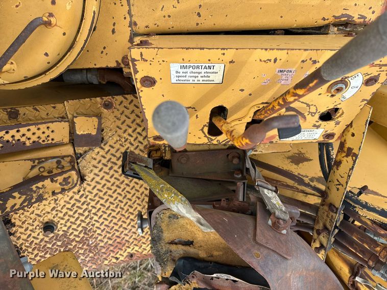 image for item DJ9759 1994 Dresser 412B scraper