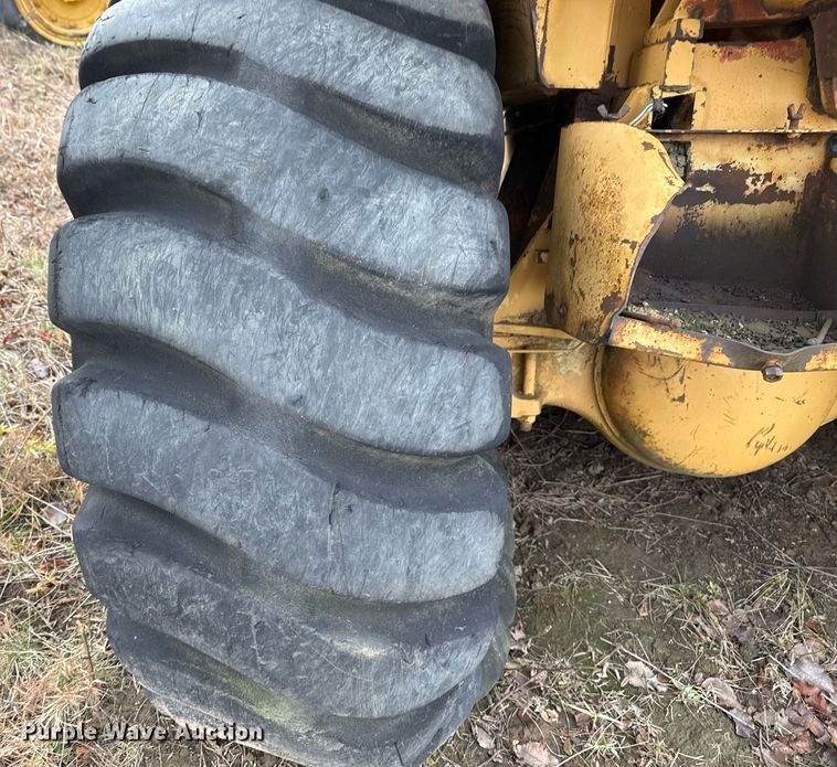 image for item DJ9759 1994 Dresser 412B scraper