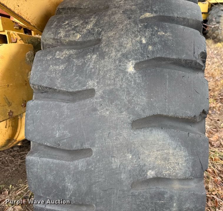 image for item DJ9759 1994 Dresser 412B scraper