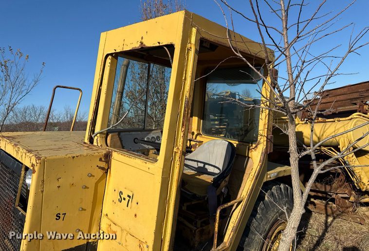 image for item DJ9760 1990 Caterpillar 613B elevating scraper