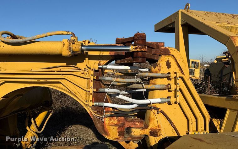 image for item DJ9765 1974 Caterpillar 613 conventional scraper 