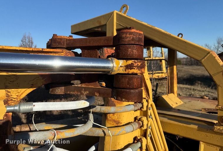 image for item DJ9765 1974 Caterpillar 613 conventional scraper 