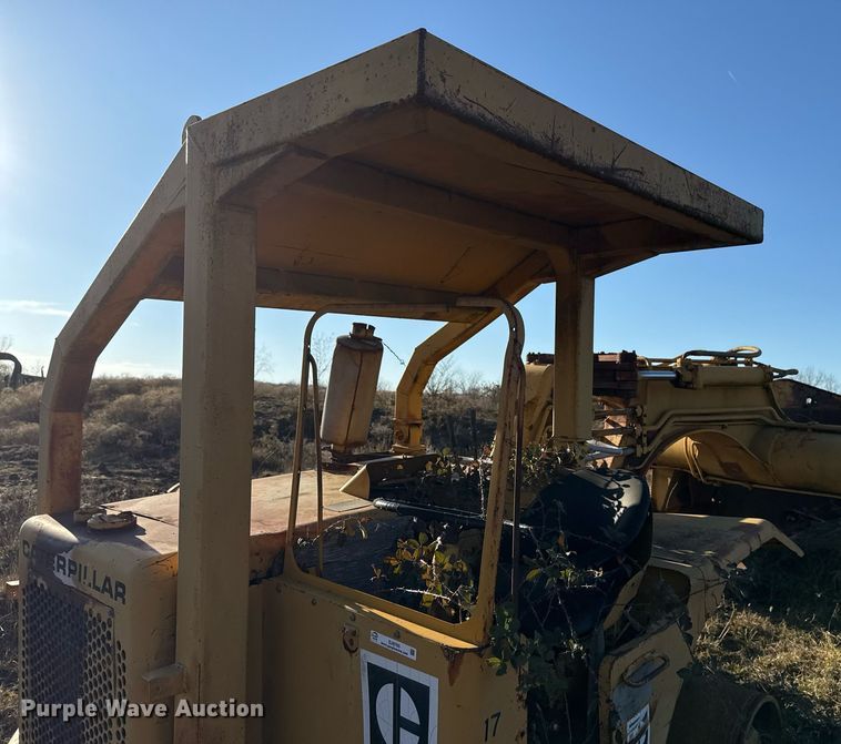 image for item DJ9765 1974 Caterpillar 613 conventional scraper 