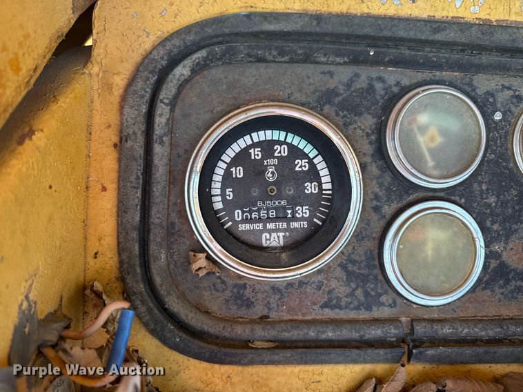 image for item DJ9765 1974 Caterpillar 613 conventional scraper 