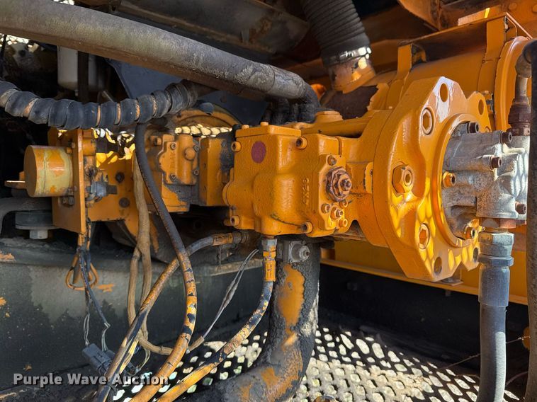 image for item DJ9769 1995 Hyundai Robex-290LC-3 excavator