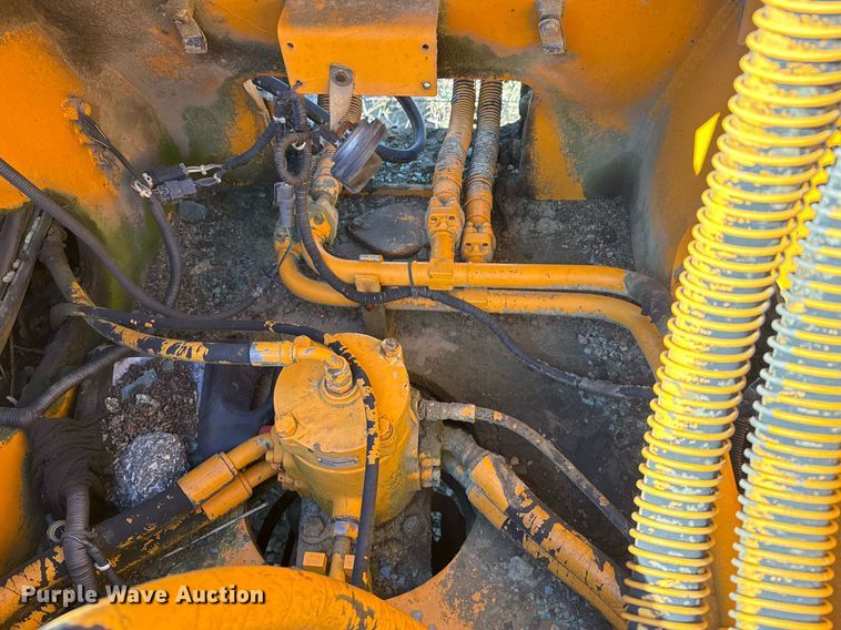 image for item DJ9769 1995 Hyundai Robex-290LC-3 excavator