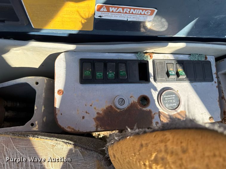 image for item DJ9769 1995 Hyundai Robex-290LC-3 excavator