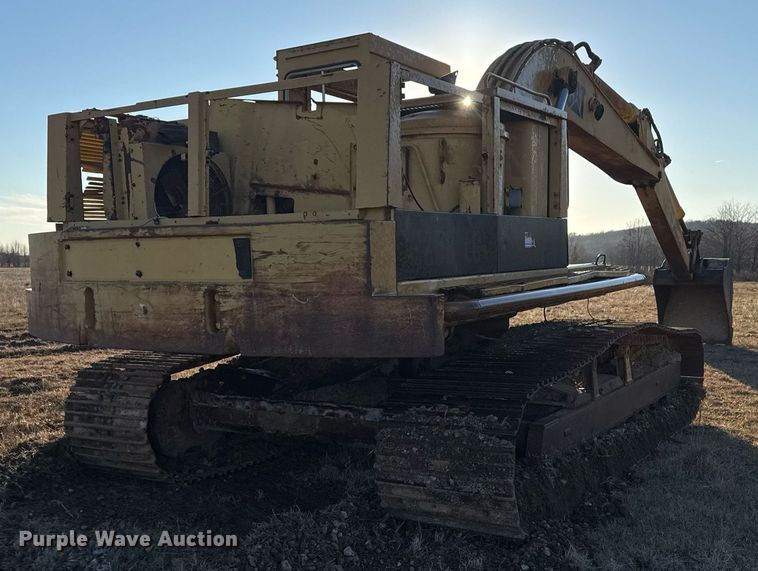 image for item DJ9856 1988 Caterpillar 225B excavator