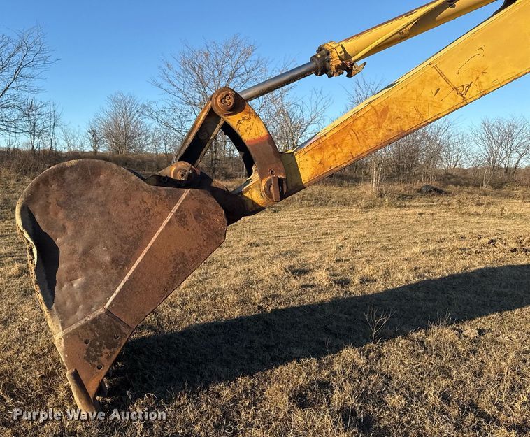 image for item DJ9856 1988 Caterpillar 225B excavator